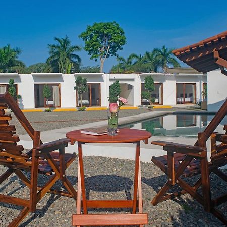 Hotel Casa Victoria Zihuatanejo Exterior photo