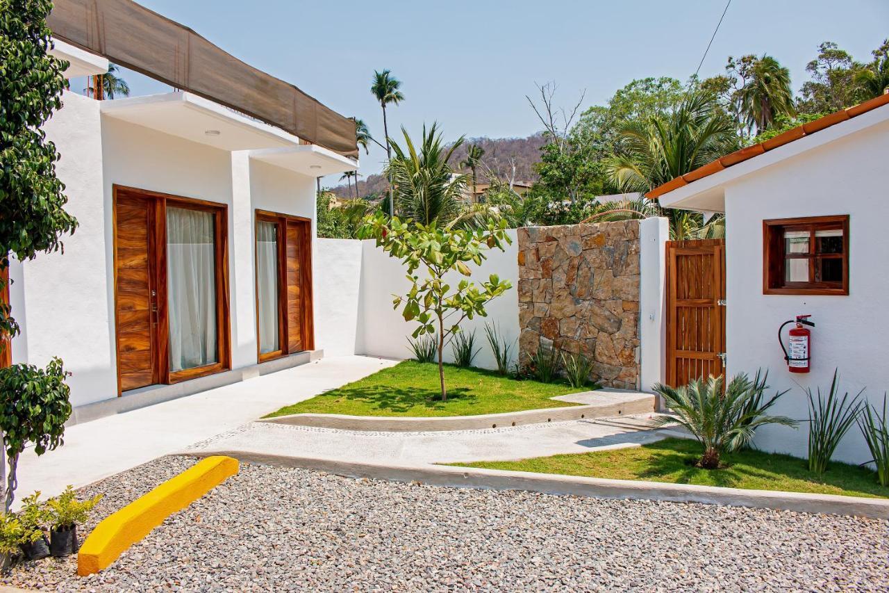 Hotel Casa Victoria Zihuatanejo Exterior photo